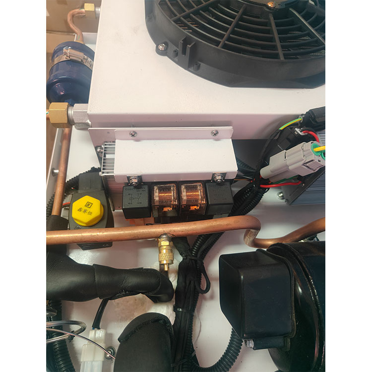 屋上設置型 12V/24V AC 0～-18℃ 冷凍ユニット - Food & Snacks Pdf のレビューと価格